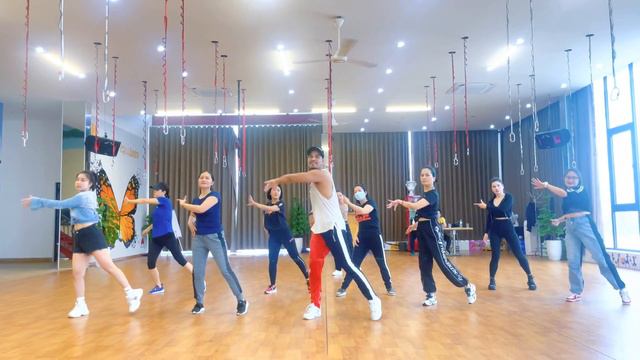 Baila Baila By Alvaro Estrella || Zumba || SurajDanceFitness смотреть онлайн