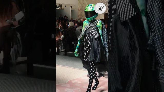 Richard Quinn Autumn/Winter 2018 #LFW London Fashion Week смотреть онлайн