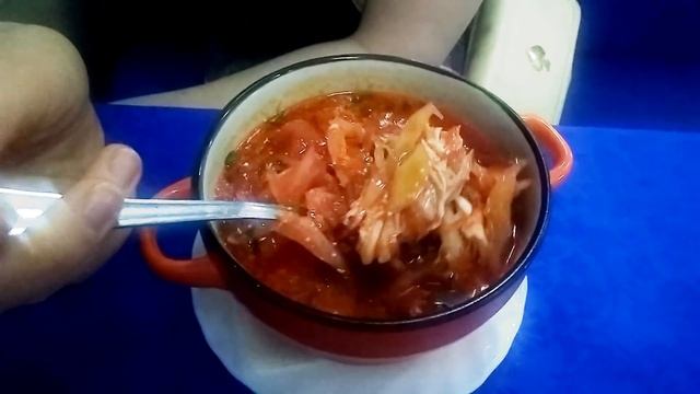 Как Кормят в Поездах Дальнего Следования? Пробую Еду в Вагоне Ресторане смотреть онлайн