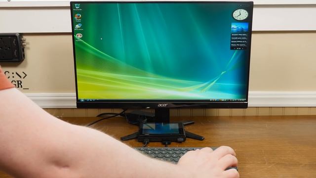 The World's Smallest Windows PC in 2007! OQO Model 02 смотреть онлайн