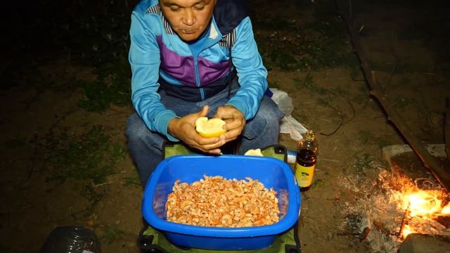 СЪЕЛ 3 КГ КРЕВЕТОК за 2000 РУБЛЕЙ смотреть онлайн