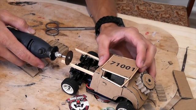 Как сделать игрушечную машинку из Картона/В стиле Безумного Макса/Корпус на RC модель своими руками смотреть онлайн