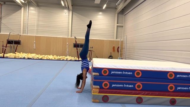 First Gymnastics Training in Six Months! ~ Olessya Dadema смотреть онлайн