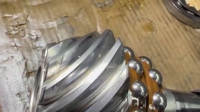 Замена редуктора 2.93 на BMW G05 по причине невозможности ремонта (главная пара критично изношена) смотреть онлайн