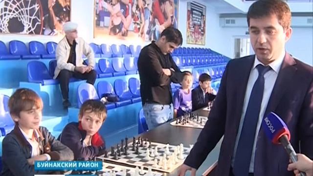 Сеанс одновременной игры по шахматам прошел в Буйнакском районе 23.10.17 г. смотреть онлайн