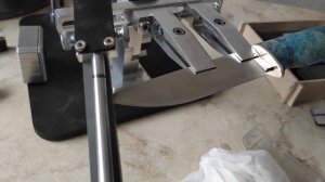 Заточка ножа на станке от компании как бритва , с клинком из стали М398