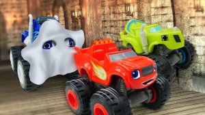 Мультик про машинки и замок с привидениями Крушила напал на друзей