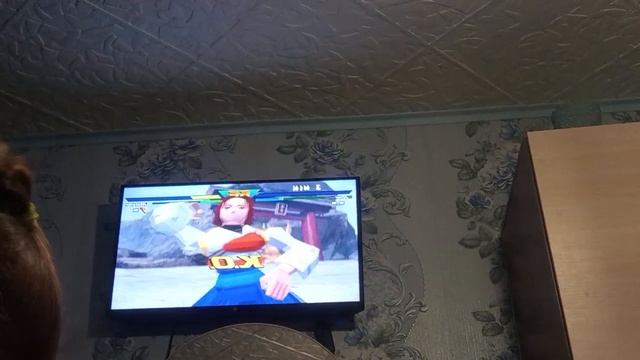 мы играем в приставку ?