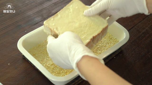 식빵으로 주머니를 만들면 양배추와 계란이 순삭~ 시장표 샐러드빵(사라다빵) 만들기 :: 식빵요리, 식빵주머니 :: Salad Bread смотреть онлайн