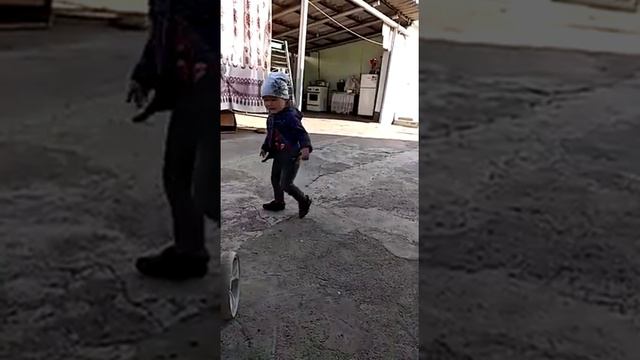 Аяна танцует под песню брата смотреть онлайн