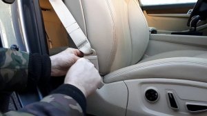 Hyundai Genesis. Как снять передние сидения.