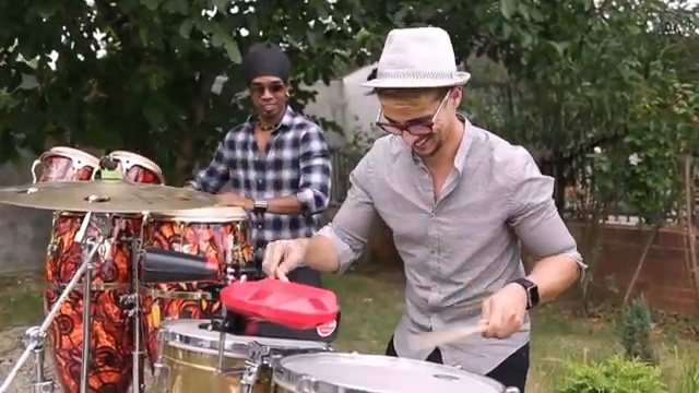  Hello (salsa version by MANDINGA) смотреть онлайн