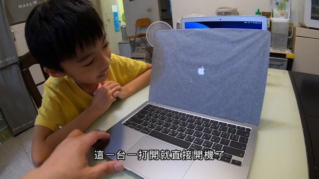 MacBook Air M1 太空灰 開箱 | 唯一購買的必備配件 HyperDrive USB-C Hub | MacBook Air M1 ＵnBoxing | 班傑明慢生活 смотреть онлайн