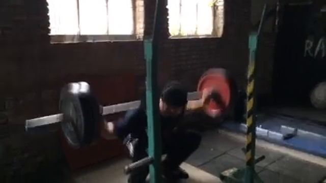 Bring Sally up 100kg смотреть онлайн