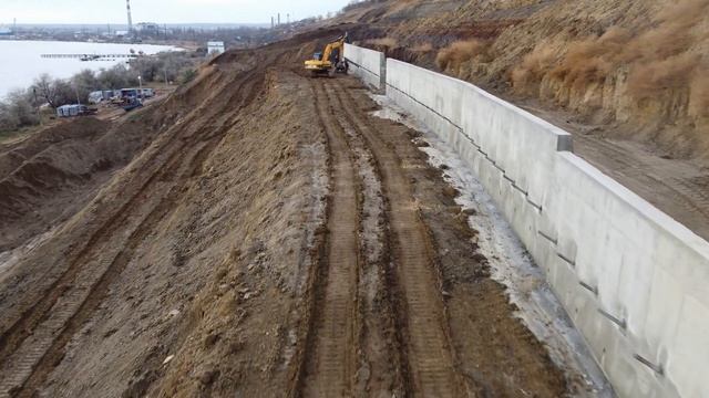 Укрепление береговой линии.