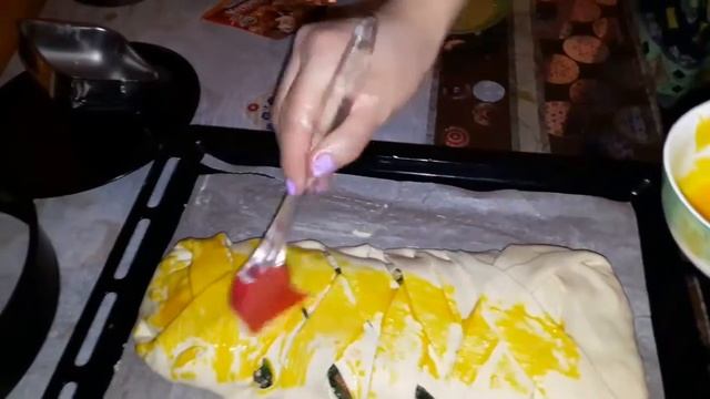 Мясной пирог с овощами из слоенного теста смотреть онлайн