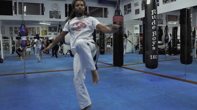 CAPOEIRA MASTER CLASS CAPOEIRA WITH MANJERICO & ITAPUAN смотреть онлайн