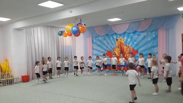 Поздравляем пап с 23 февраля! смотреть онлайн