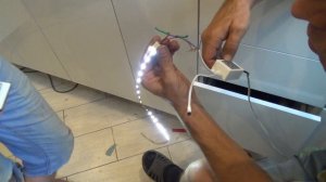 Установка стеклянного фартука с фотопечатью и подсветкой