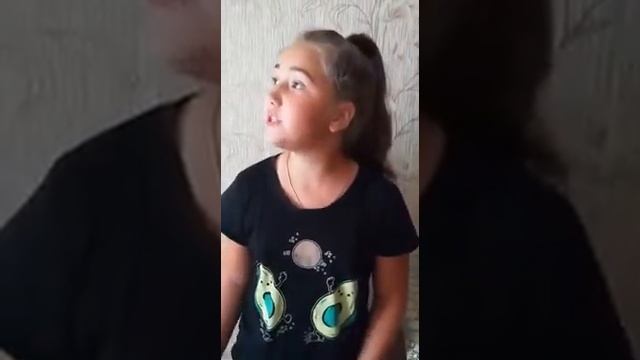 Гребнева Ирина 5 В класс читает стихотворение Сергея Есенина «Отговорила роща золотая» смотреть онлайн