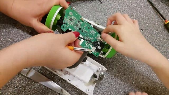 Мы с дочкой РАЗОБРАЛИ КОЛОНКУ /колонка jbl / ХОТЕЛИ найти чего-нибудь ИНТЕРЕСНЕНЬКОГО / И ЧТО НАШЛИ смотреть онлайн