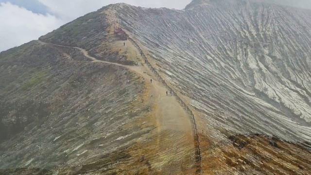 4k Aerial View of Kawah Ijen Volcano located in Java, Indonesia. Epic Music смотреть онлайн