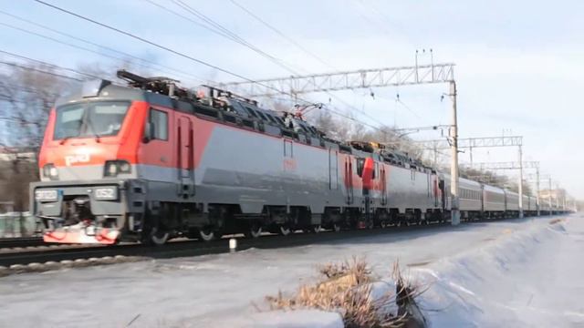 Электровозы ЭП20-052 и ЭП20-036 с поездом №012М Москва- Анапа. смотреть онлайн