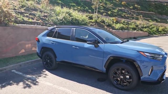 Here's Why The Toyota Rav 4 Is The Best SUV! смотреть онлайн