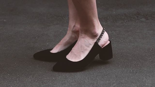 Черные замшевые босоножки Avila