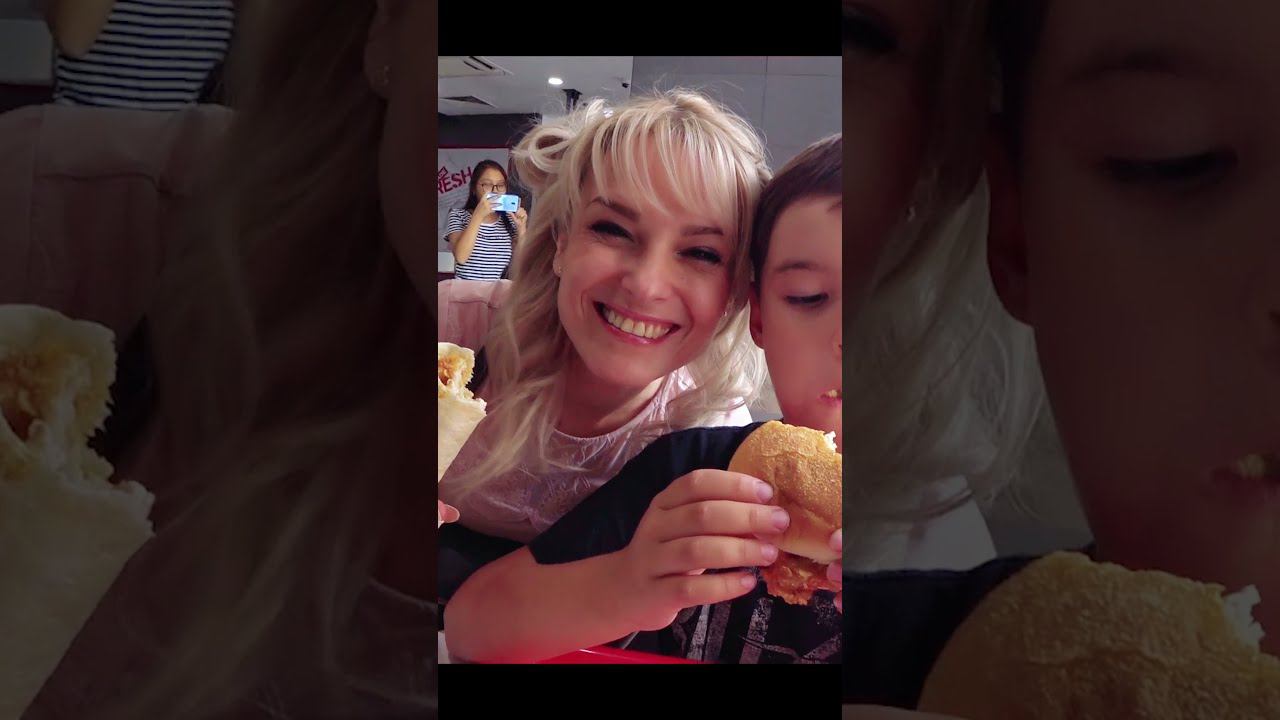 Юлька в KFC Казахстана #shorts смотреть онлайн