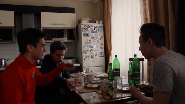 Пьем напиток БОГОВ!Пробуем и сравниваем ессентуки 4 и 17.Полная ржака!Смотреть до конца! смотреть онлайн