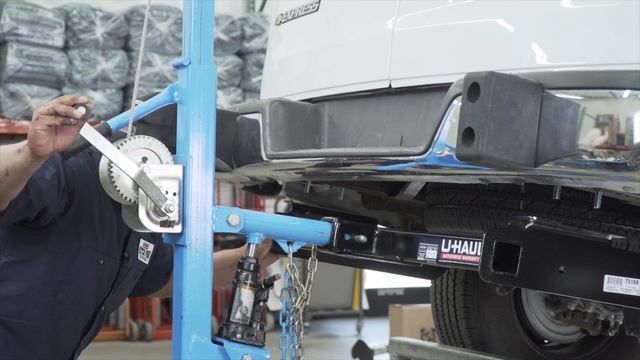 2011 Chevrolet Express 2500 Trailer Hitch Installation смотреть онлайн