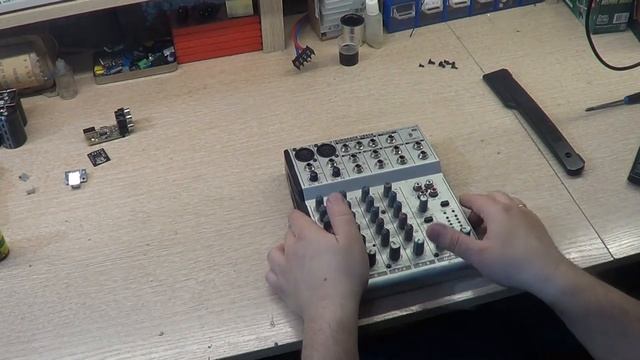 Как сделать USB в микшерном пульте? Встраиваем PCM2904 в Behringer UB802 смотреть онлайн