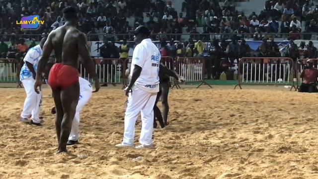 Gala 5 million 1/2 Finale MONUMENT NDIANDA bat son adversaire à l’arène nationale le 25 Février 202 смотреть онлайн