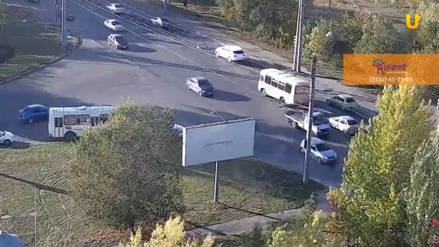 В Южном зажало "Калину" между ПАЗом и грузовиком смотреть онлайн