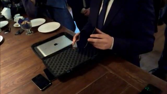 Apple iPad Mini vS iPad 4 (unboxing hands on) смотреть онлайн