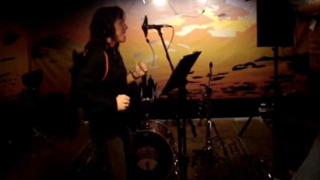 Виталий Дубинин на записи песни "Дай руку мне" смотреть онлайн