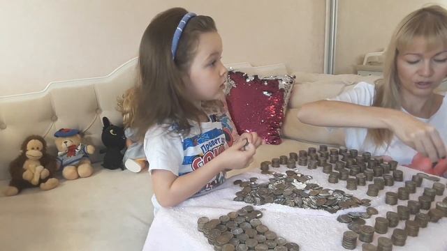 РАЗБИВАЕМ КОПИЛКУ/ КУЧА ДЕНЕГ / ОТКРЫВАЕМ КОПИЛКУ смотреть онлайн