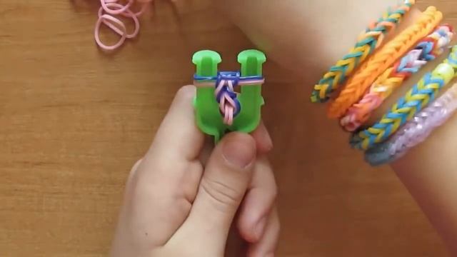 БРАСЛЕТ ИЗ РЕЗИНОК - РЫБИЙ ХВОСТ. Плетение на рогатке для начинающих. Видео смотреть онлайн