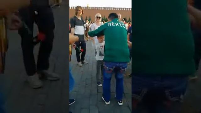 Мексиканские болельщики на Красной площади! смотреть онлайн