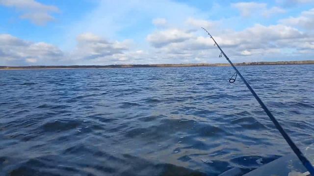Ловля судака на джиг с лодки осенью смотреть онлайн