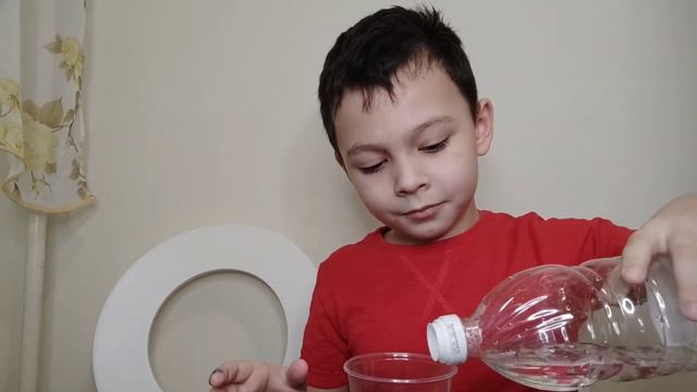 Эксперимент: как себя ведёт цветной лёд и вода в масле.... смотреть онлайн