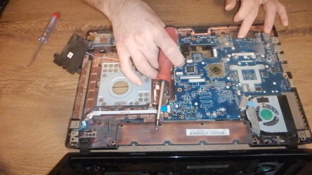 How 8 Years Thermal Paste Look Like/ Lenovo G585 How to Change Thermal Paste смотреть онлайн