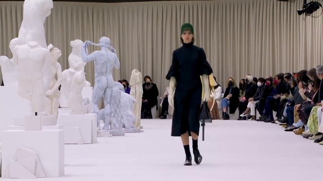 ЗИМНИЕ ТРЕНДЫ 2023 ОТ JIL SANDER. ПОКАЗ МОДЫ ЗИМА 2023 смотреть онлайн