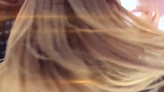 Китайская музыка для танцев: "Побег" - Чжан Хехе, видео с певицей смотреть онлайн