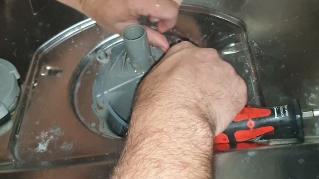 lavavajillas balay, siemens, bosch error 15. pierde agua ala bandeja inferior como solucionarlo. смотреть онлайн