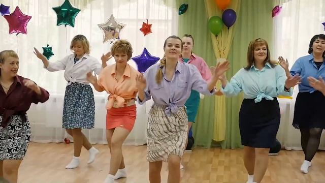 Родители сделали детям сюрприз на выпускной в детском саду. Если что, штаны восхитительные)))) смотреть онлайн