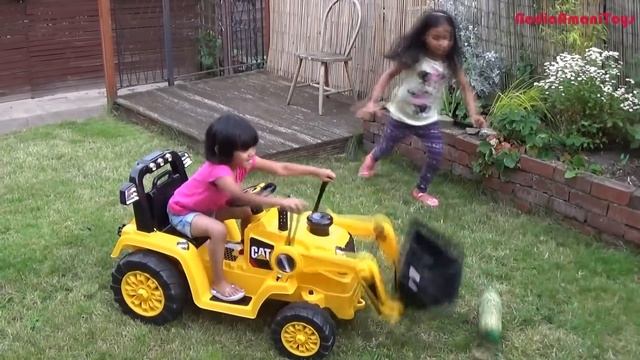 Toddler Playing with HUGE DIGGER TRACTOR RIDE ON | Bulldozer Truck Toy Power Wheels Playtime смотреть онлайн