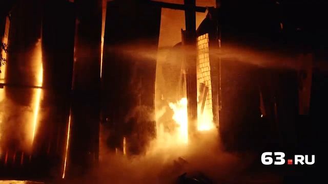 Полыхает склад с ГСМ