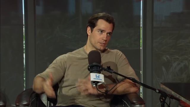 What It's Like in Henry Cavill's Gaming Man Cave | The Rich Eisen Show | 12/5/19 смотреть онлайн